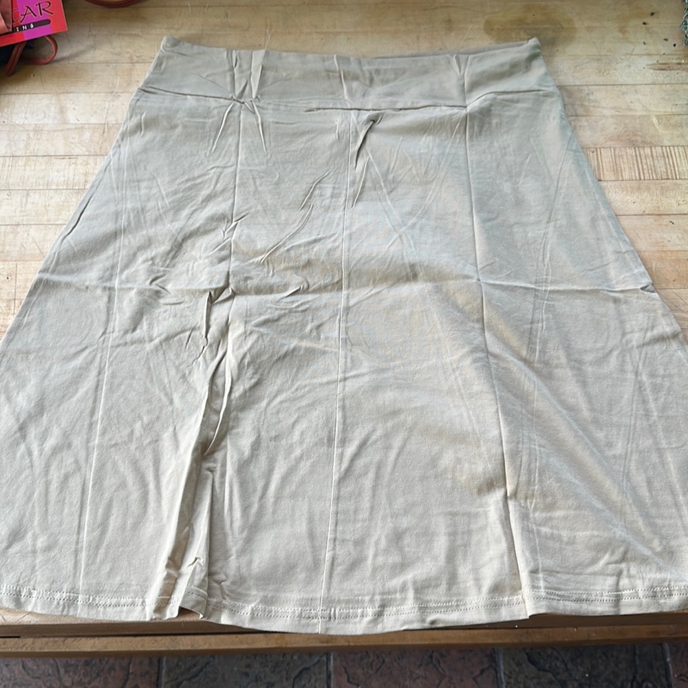 Avatar skirt with zipper pocket